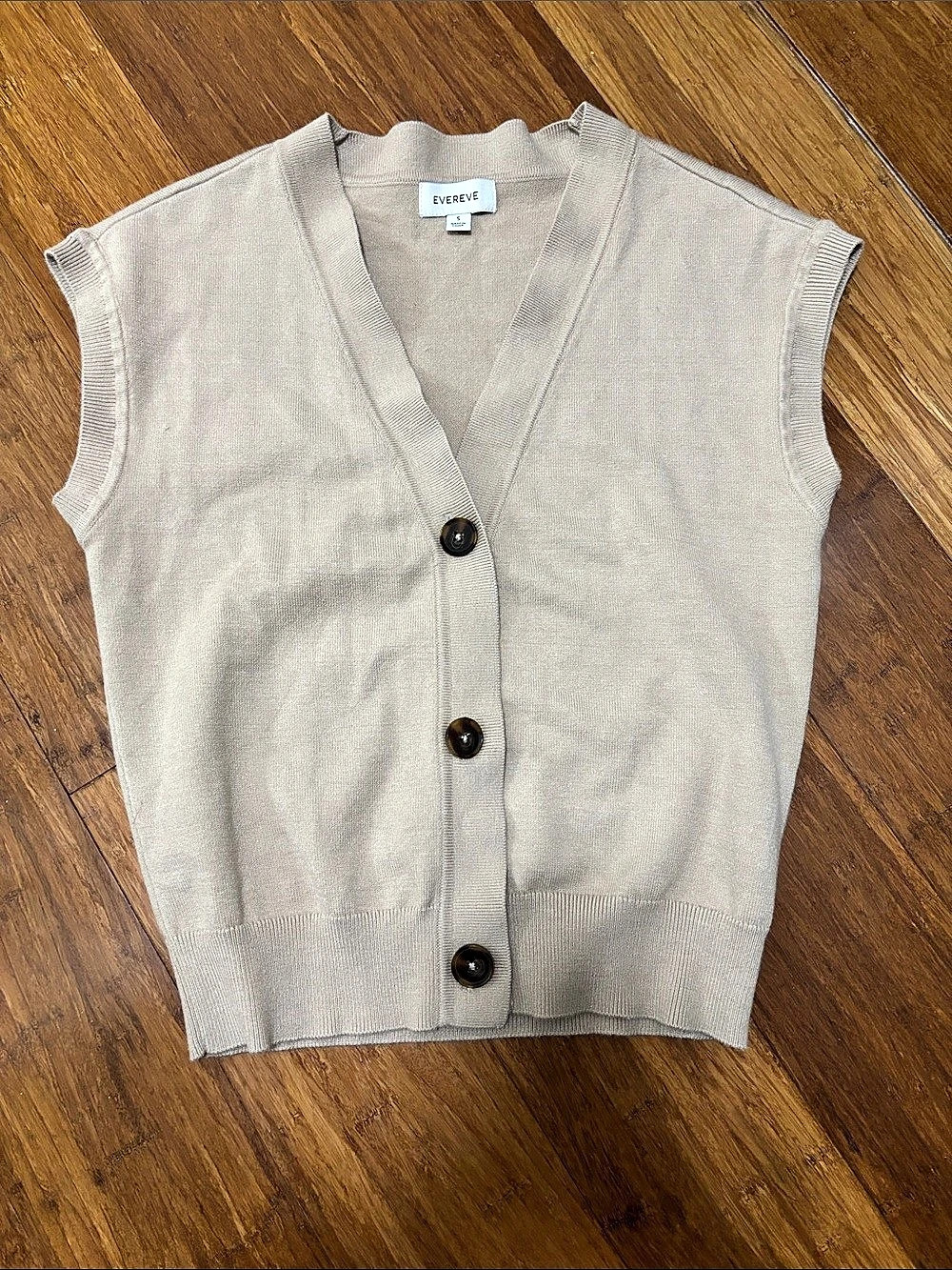 Evereve Button-Front V-Neck Vest in Beige Size Small Like New